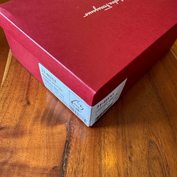 FERRAGAMO Gancini quilted crossbody bag - Picture 9 of 9